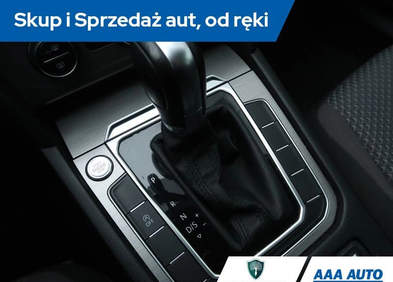 Volkswagen Passat cena 53500 przebieg: 197191, rok produkcji 2015 z Lubniewice małe 301